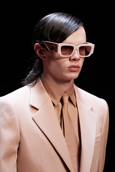 Look 12